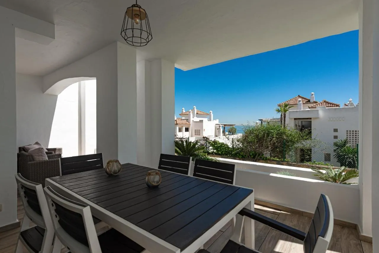 2149-Amazing Groundfloor 3 Bedrooms On Golf, Pools Alcaidesa 0*,  Espanha