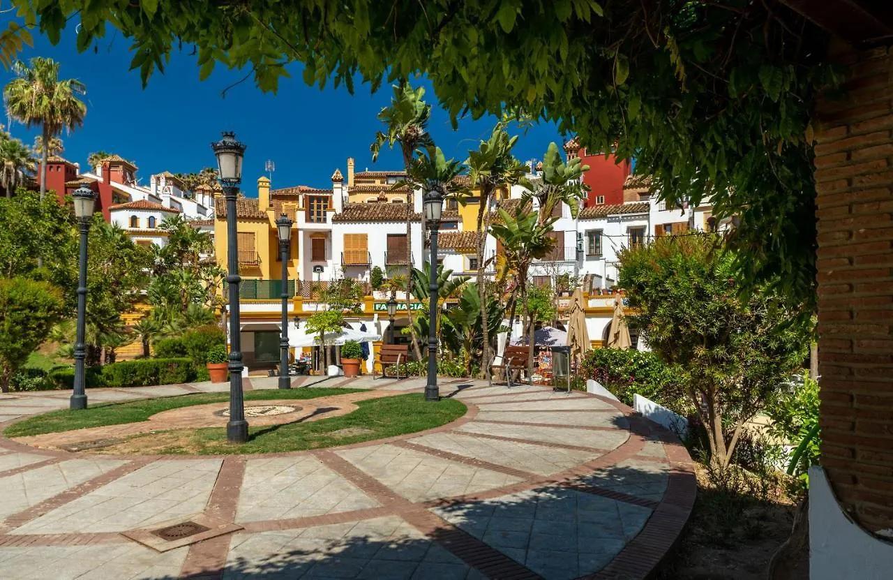 2149-Amazing Groundfloor 3 Bedrooms On Golf, Pools Alcaidesa 0*,  Espanha